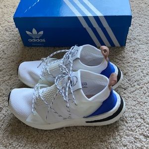 *Women’s Size 7 Adidas. Never Worn, W/Box*